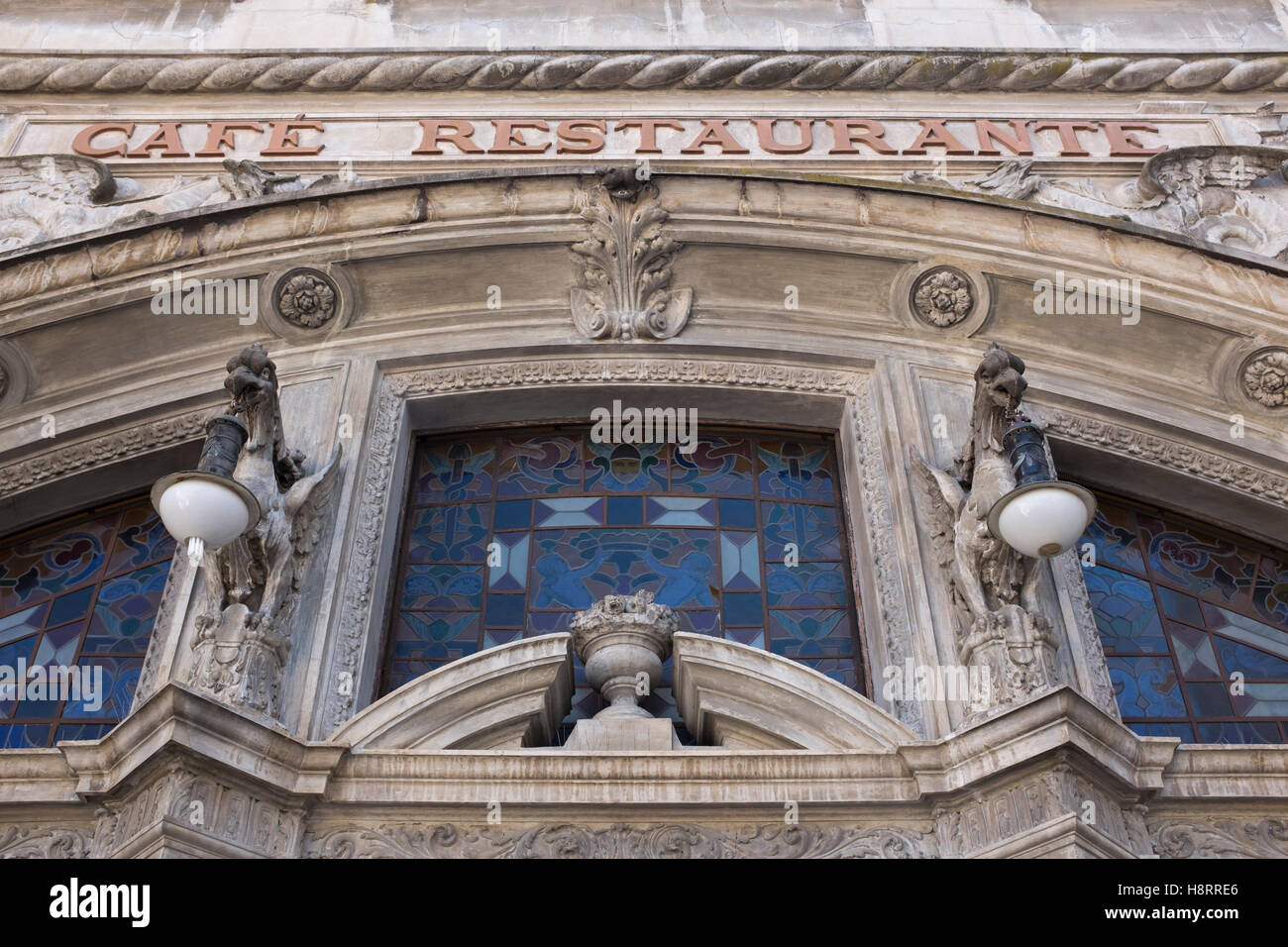 Café Santa Cruz façade dans Coimbra, Portugal, Europe Banque D'Images