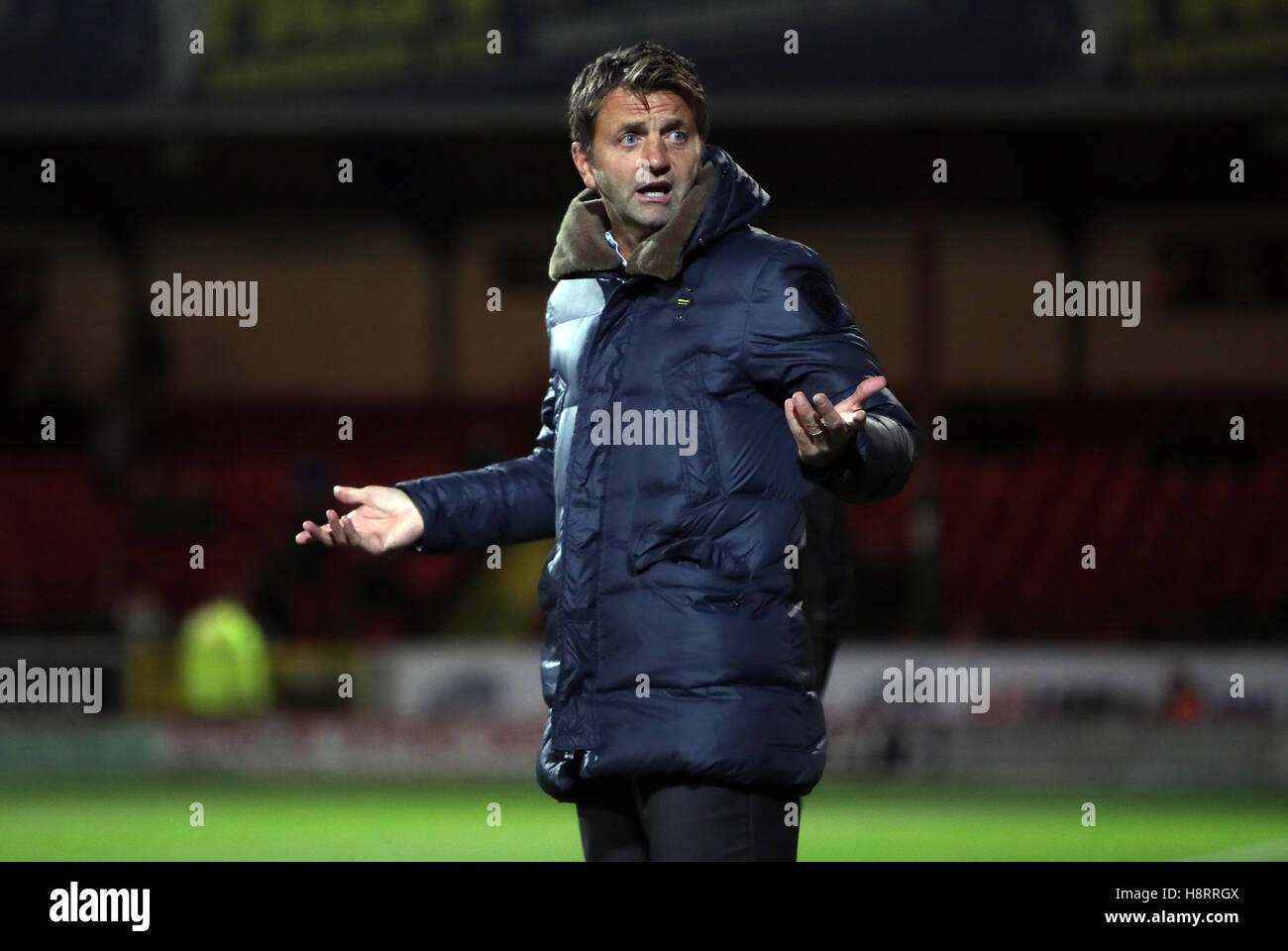 Swindon Town football directeur de Tim Sherwood au cours de la FA Cup Première ronde Replay au sol, comté de Swindon. Banque D'Images