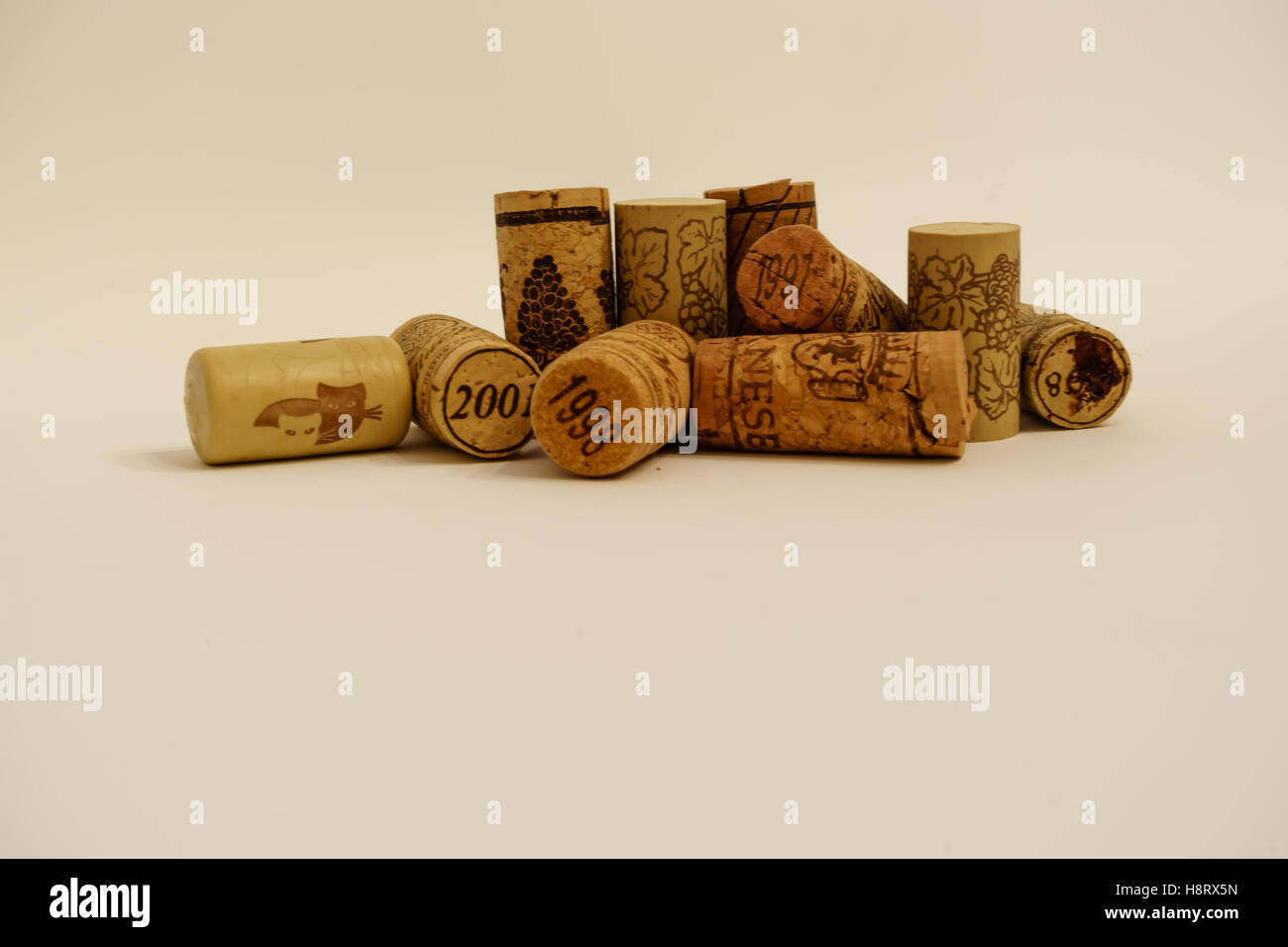 Wine corks habilement placé. Banque D'Images