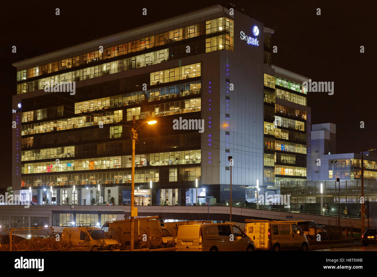 Skypark Glasgow finnieston bureau bloc après la tombée de la nuit avec des lumières Banque D'Images