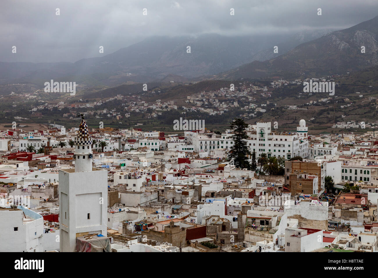 Une vue de la ville de Tétouan en regardant vers les montagnes du Rif, Tétouan, Maroc Banque D'Images