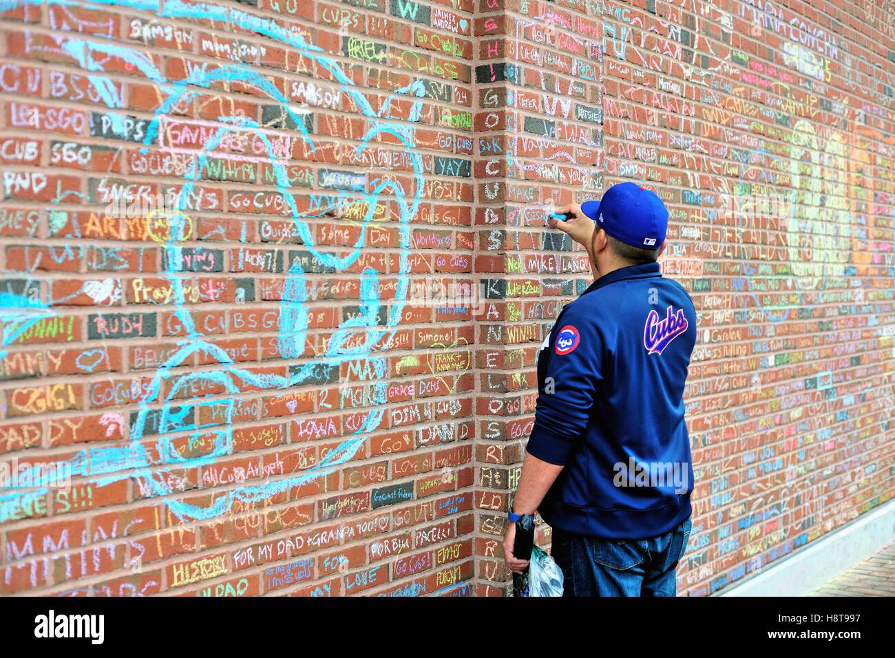 Pendant les éliminatoires et, en particulier la série, Wrigley Field est devenu un lieu de murs poster des milliers de messages à la craie. Chicago, Illinois, USA. Banque D'Images