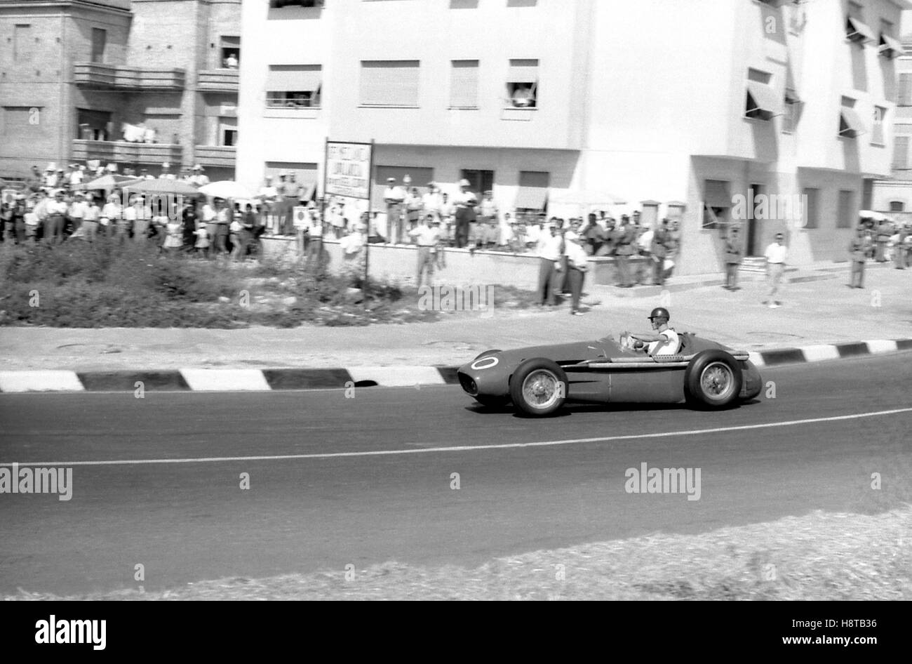 PESCARA 1957 GP BRUCE HALFORD Maserati 250F Banque D'Images