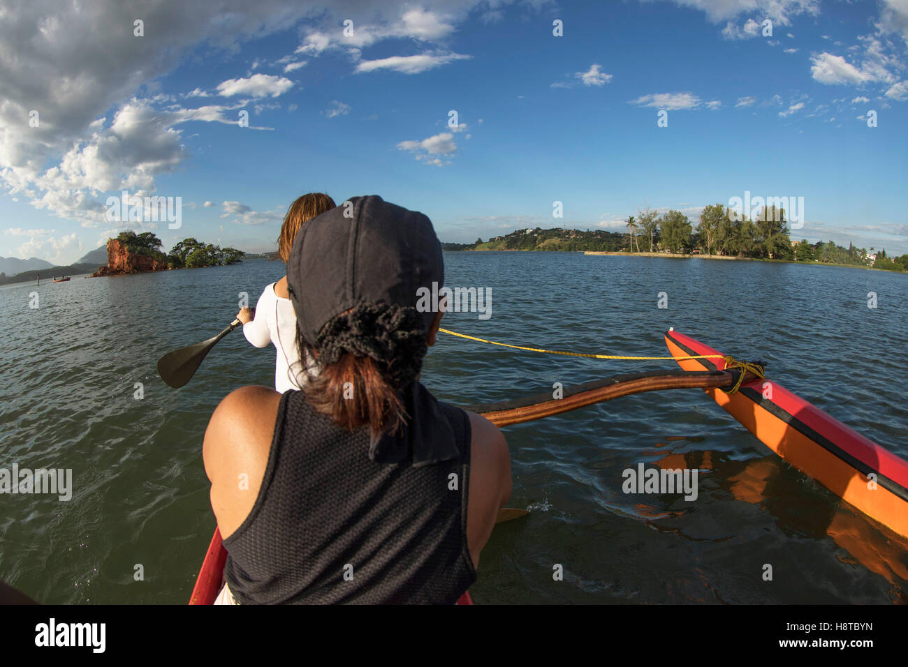Une pagaie outrigger canoe Banque D'Images