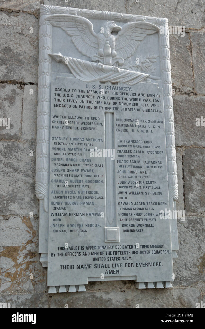 Plaque commémorative à Gibraltar dédié à la mémoire de l'équipage du USS Chauncey, perdu dans une guerre mondiale. Banque D'Images