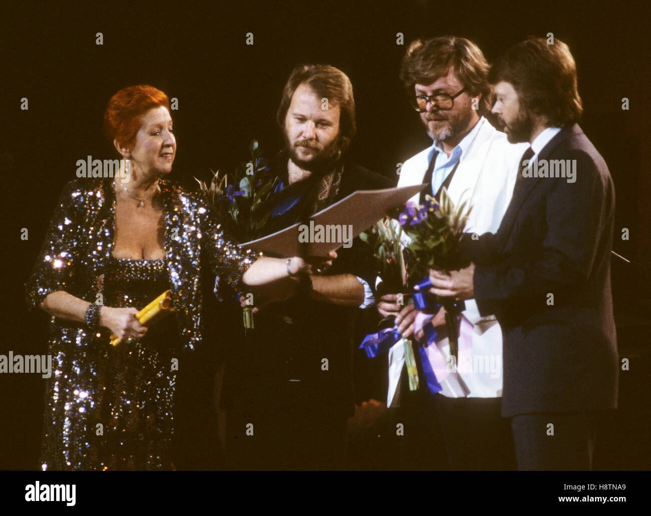 KJERSTIN DELLERT Swedish Opera singer décerné Björn Ulvaeus ,Mikael B Tretow et Benny Andersson Banque D'Images