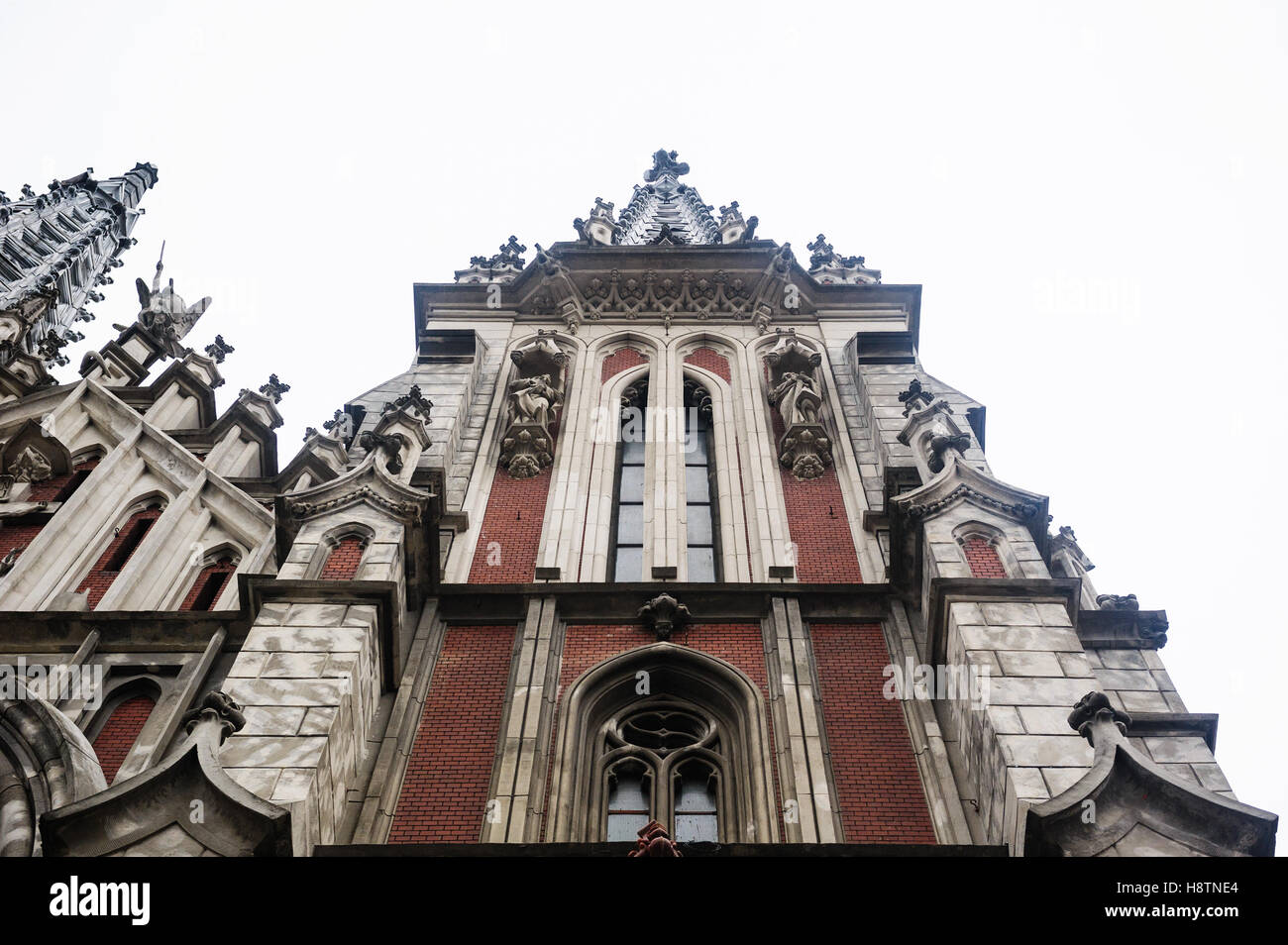 Kiev, Ukraine - le 9 avril 2016 : façade de l'église Saint-Nicolas de style gothique Banque D'Images