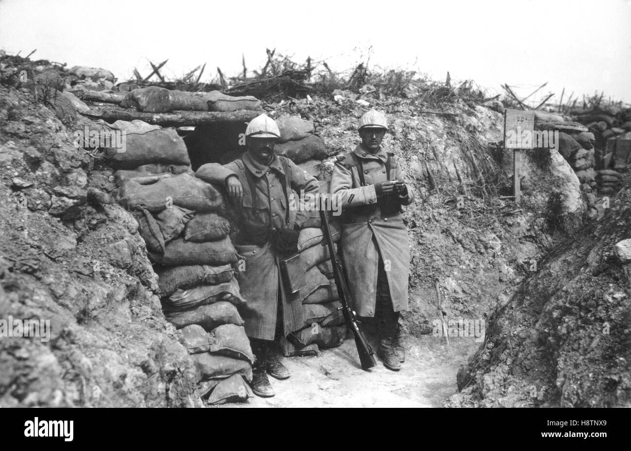 Photographie , première guerre mondiale ; des soldats dans une tranchée Banque D'Images