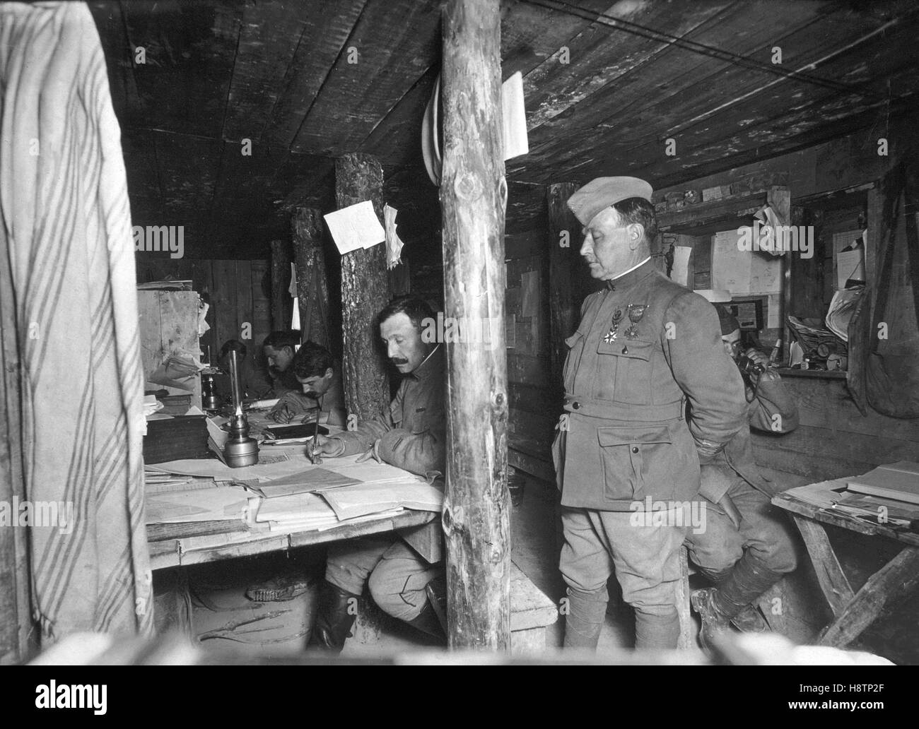 Photographie , première guerre mondial , un poste de commandement dans une tranchée Banque D'Images