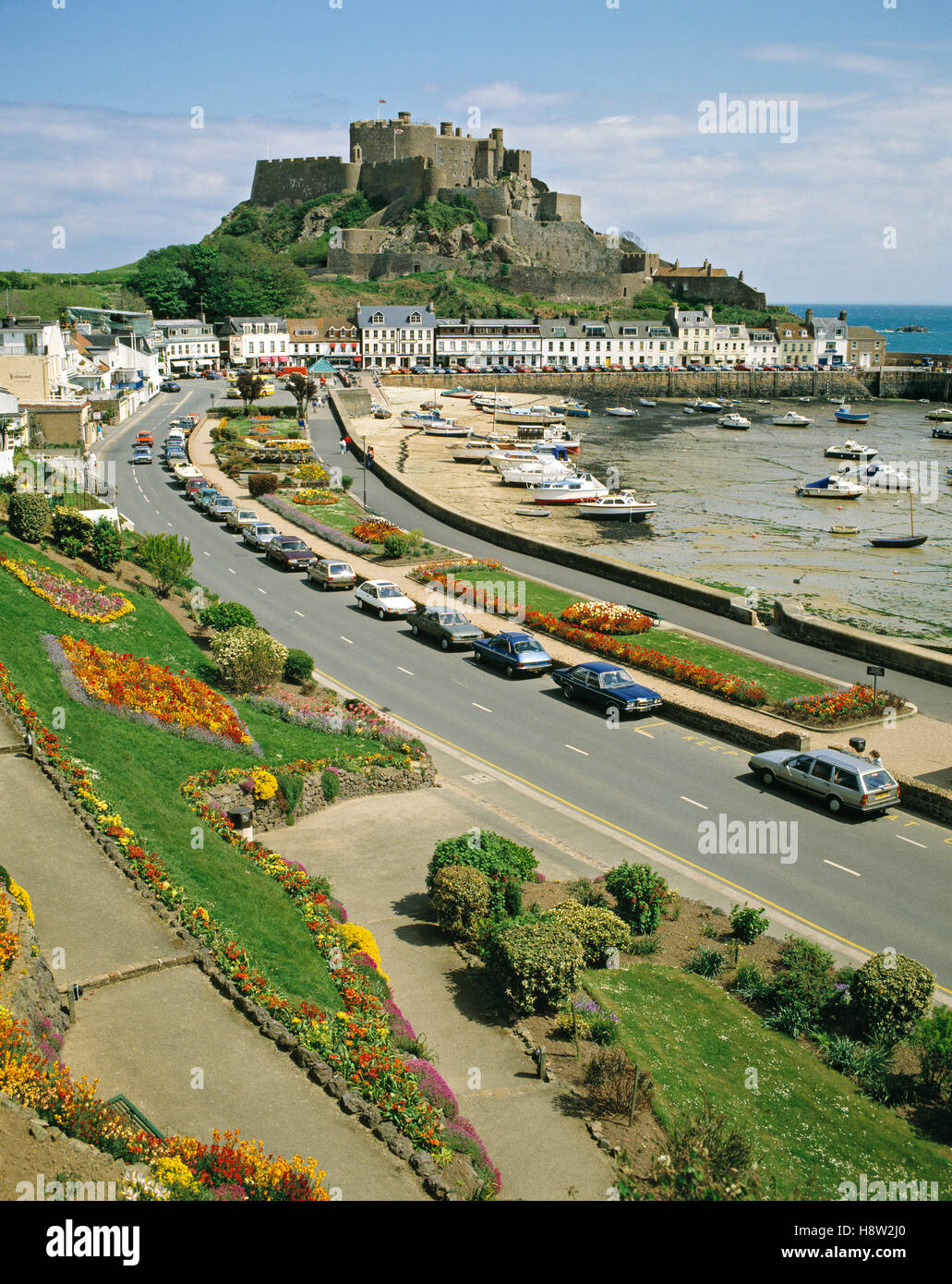 Gorey Harbour et le Mont Orgueil Castle, Jersey, Channel Islands, Royaume-Uni, Europe Banque D'Images