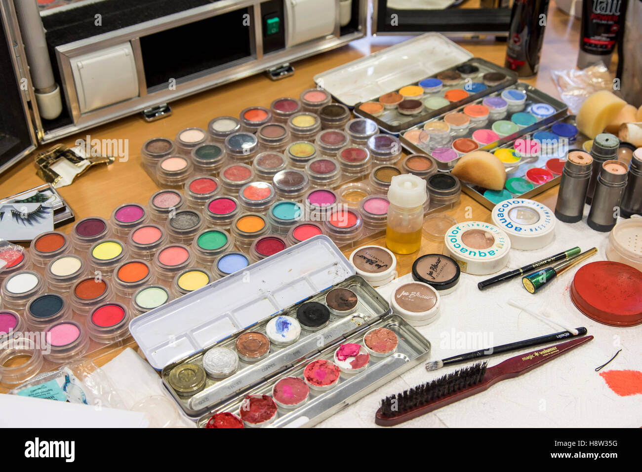Les ustensiles de maquillage, diverses couleurs, toner, un artiste de maquillage, Banque D'Images