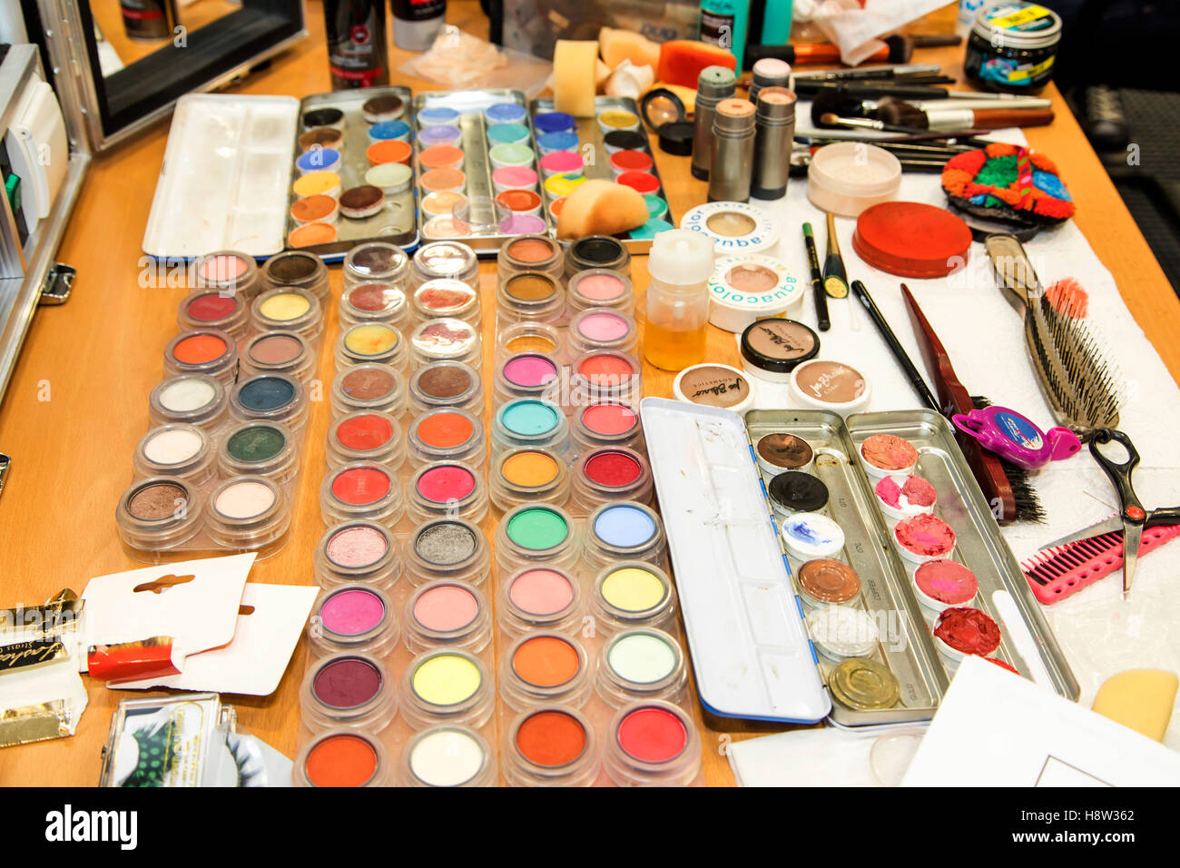 Les ustensiles de maquillage, diverses couleurs, toner, un artiste de maquillage, Banque D'Images