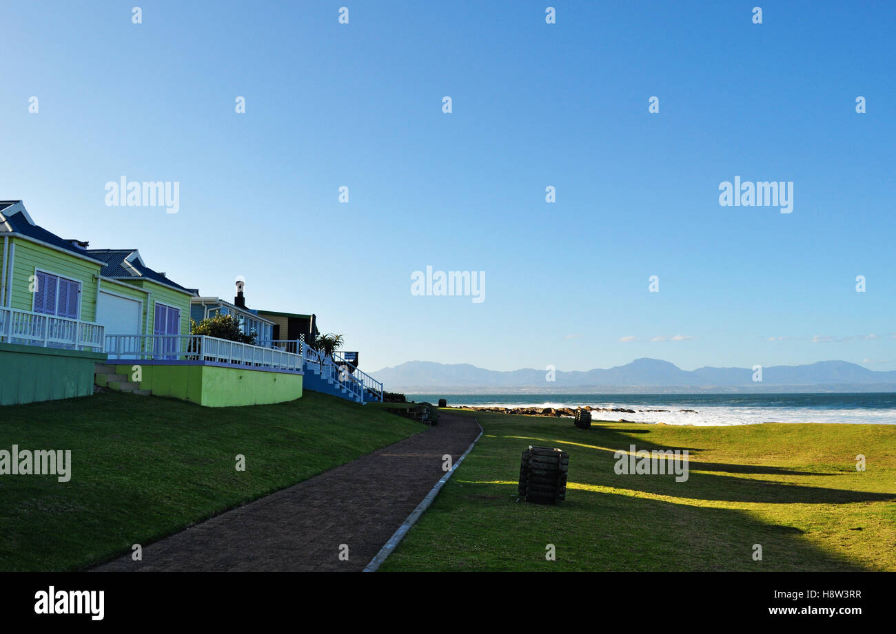 L'Afrique du Sud, les maisons sur la plage de Mossel Bay, la ville portuaire sur le cap du Sud, le long de la Garden Route Banque D'Images