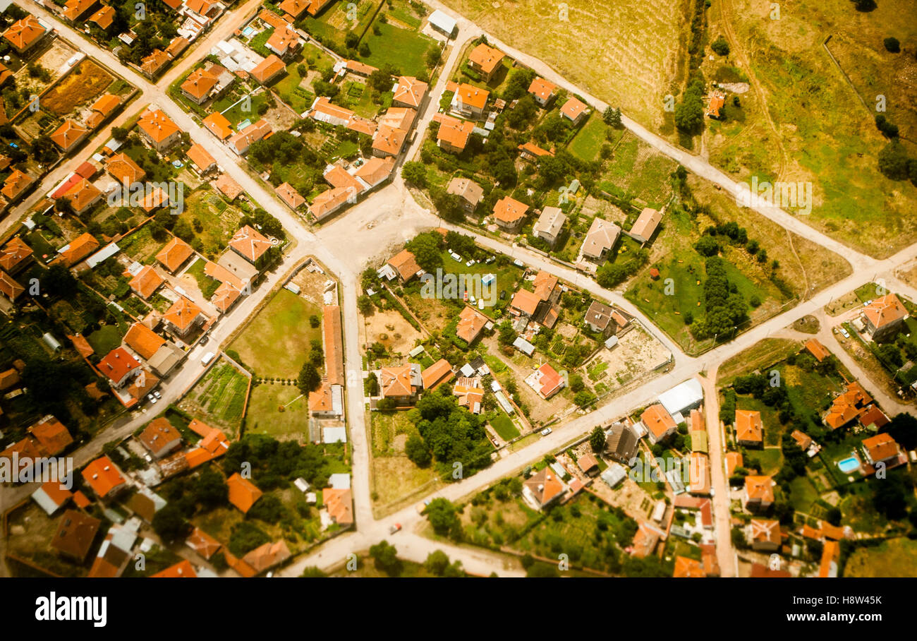 Une vue aérienne d'un village bulgare. Banque D'Images