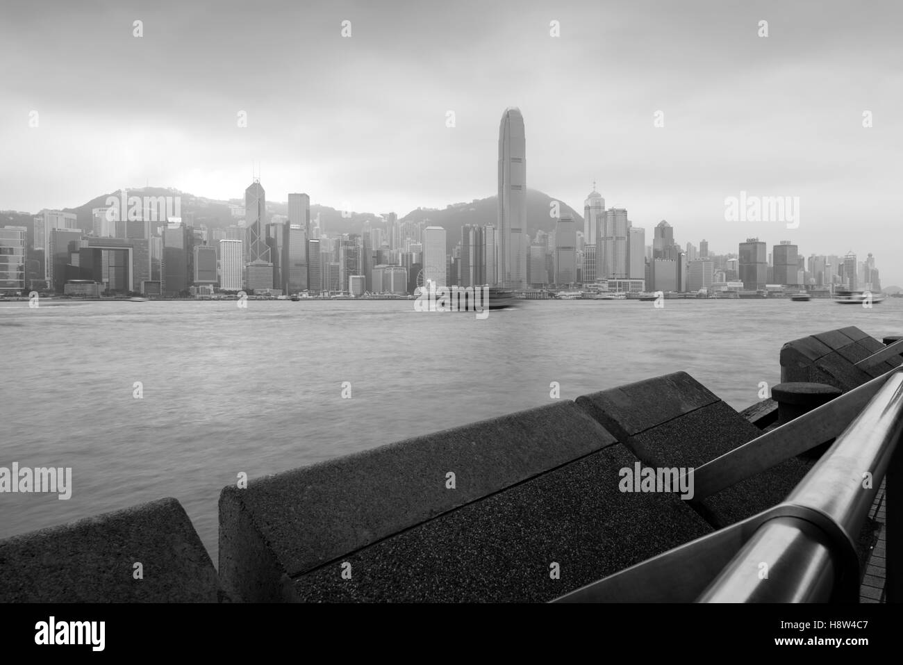 Hong Kong, Chine - 31 janvier 2016 : le port de Victoria pendant un temps orageux. Banque D'Images