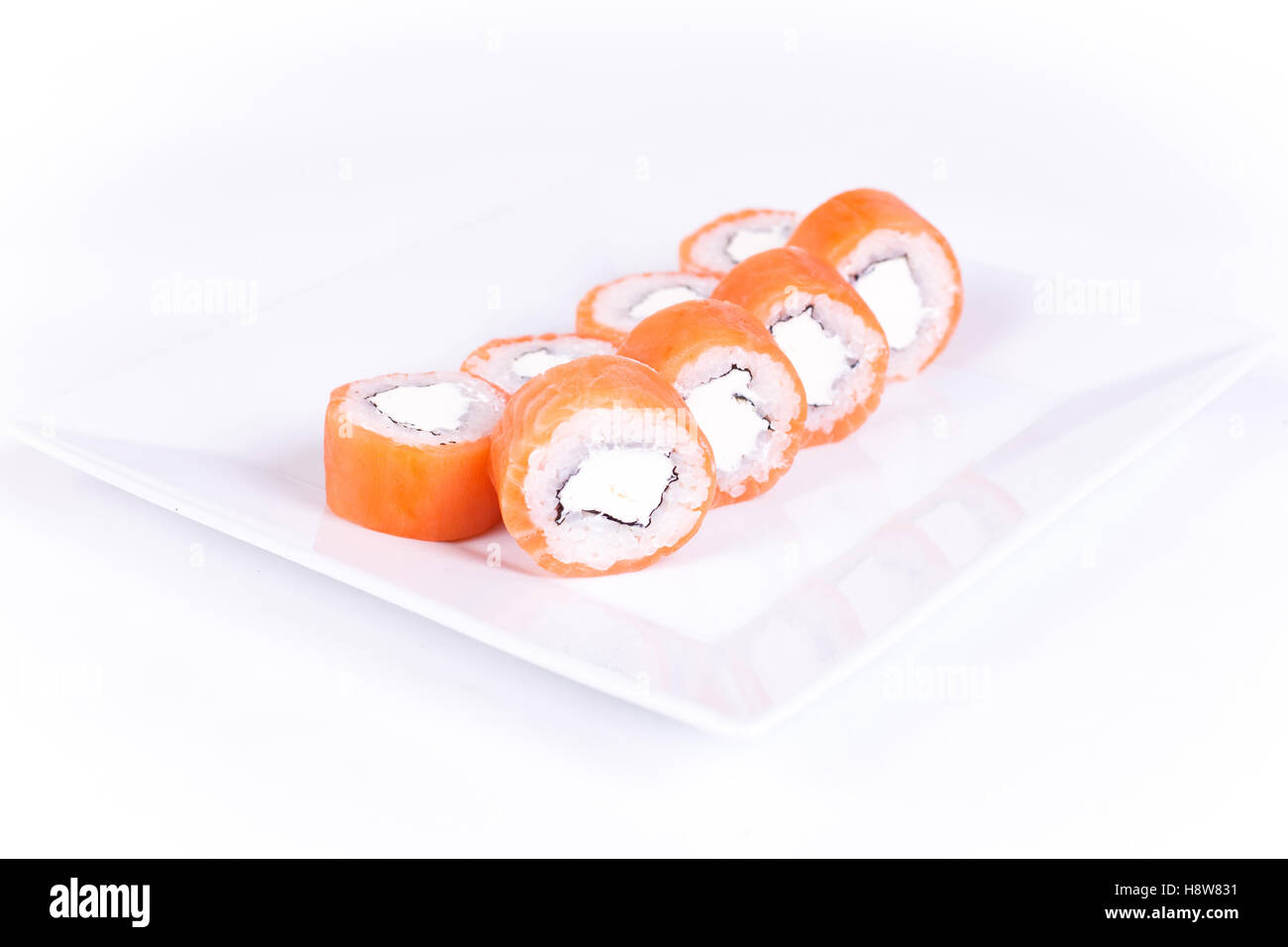Plaque Sushi sur fond blanc Banque D'Images