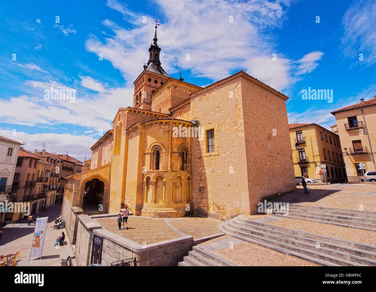 L'Espagne, Castille et Léon, Segovia, Vieille Ville, Vue de l'église San Martin sur la Medina del Campo Square. Banque D'Images