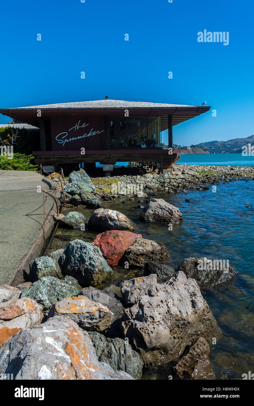Sausalito, CA, Etats-Unis, restaurant américain , The Spinnaker, Sur Water's Edge, baie de San Francisco, banlieue pittoresque, architecture Banque D'Images