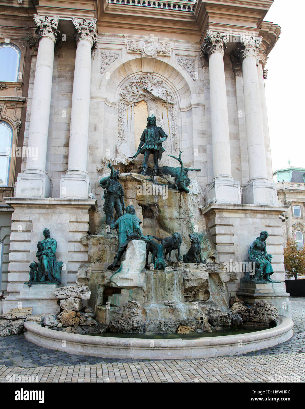 Matthias Fontaine est une fontaine monumentale group dans l'ouest de l'avant-cour du château de Buda, à Budapest, Hongrie Banque D'Images