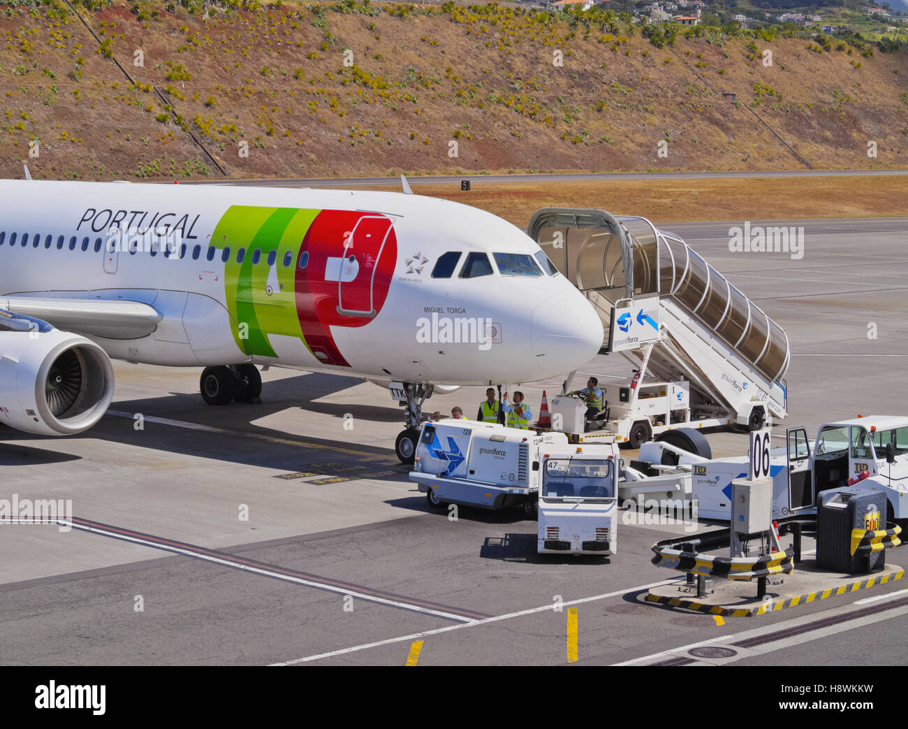 Portugal, Madère, TAP Portugal avion à l'aéroport de Madère. Banque D'Images