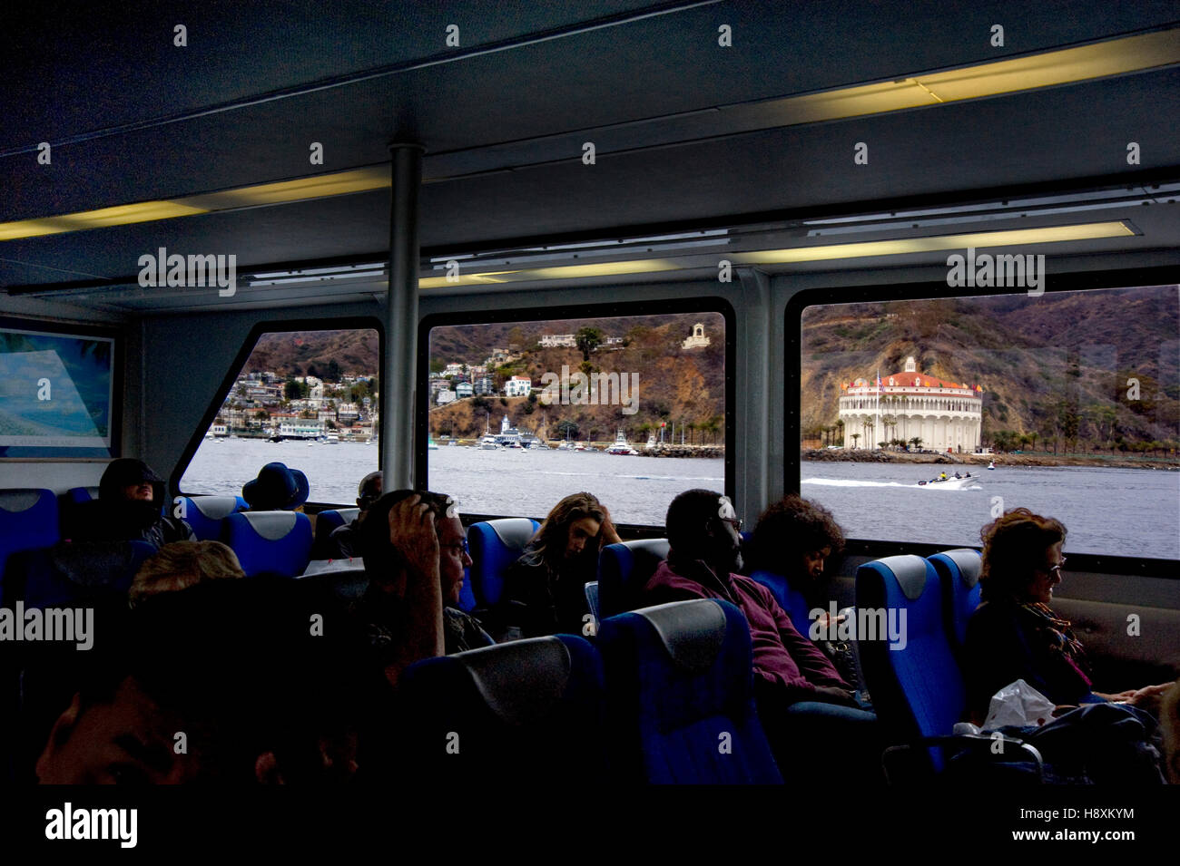 Catalina Express ferry avec les visiteurs aller à l'île de Catalina, à partir de la Californie du sud continent. Banque D'Images