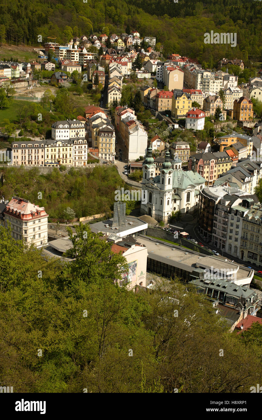 Avis de Karlovy Vary de Jelení skok, Marie Madeleine, l'église baroque de Bohême de l'Ouest, République Tchèque, Europe Banque D'Images
