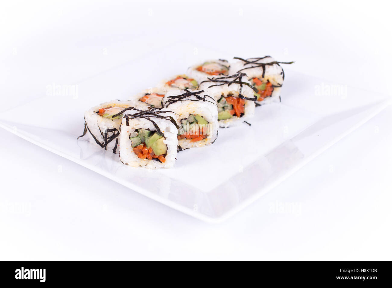 Plaque Sushi sur fond blanc Banque D'Images