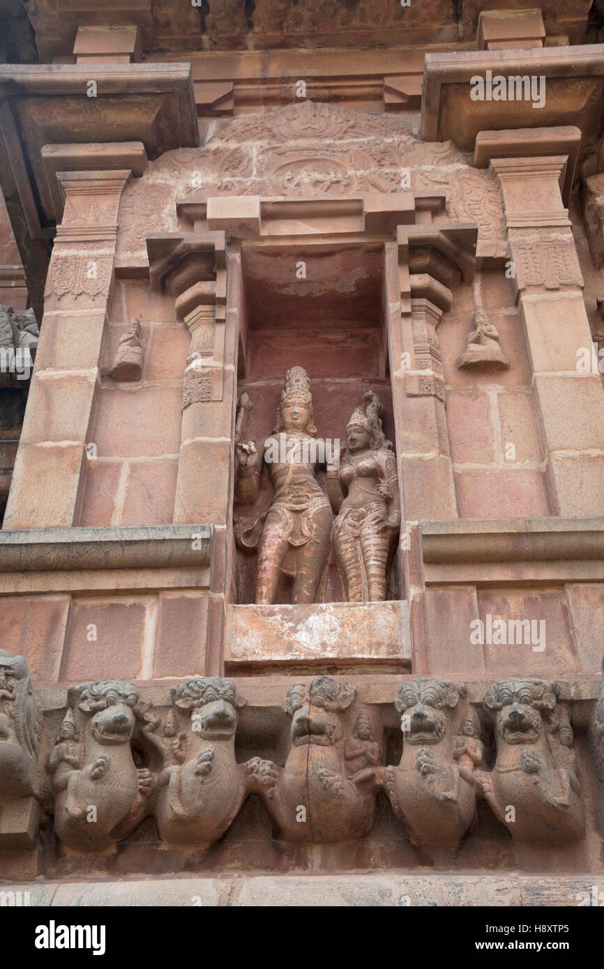 Uma-Mahesvara, niche sur le nord du mur, Temple de Brihadisvara, Tanjore, Tamil Nadu, Inde. Banque D'Images