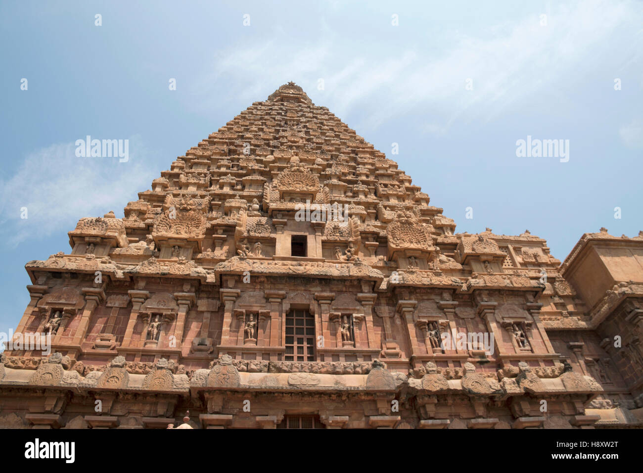 Mur décoré, gopura et Temple de Brihadisvara, Tanjore, Tamil Nadu, Inde. Vue depuis l'Ouest. Banque D'Images