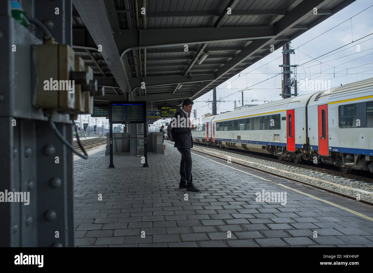 L'attente à la gare Banque D'Images