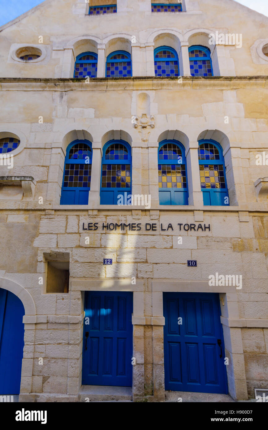 CHABLIS, FRANCE - 12 octobre 2016 : Vue de l'ancienne synagogue, à Chablis, Bourgogne, France Banque D'Images