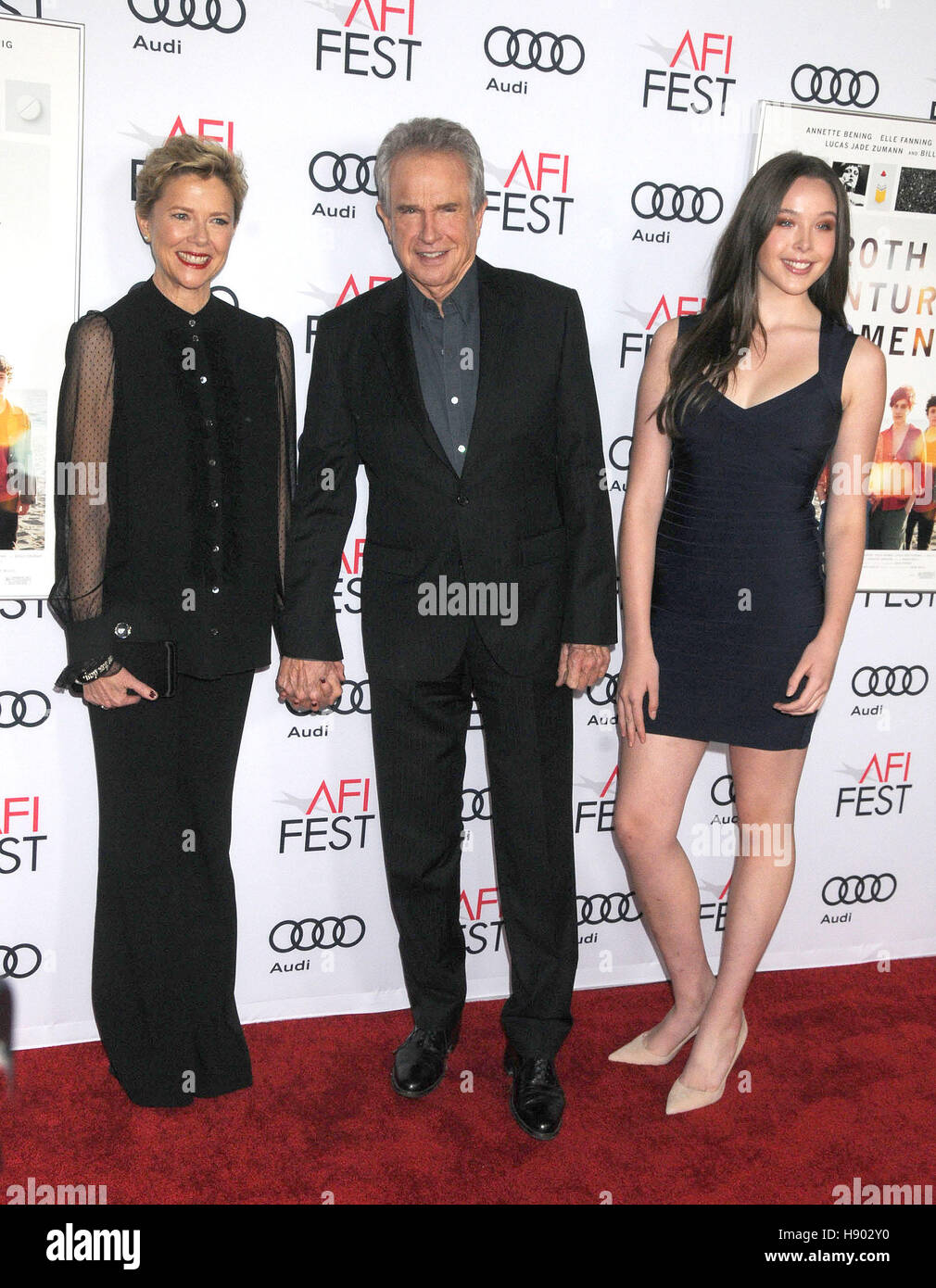 Los Angeles, Californie, USA. 16 Nov, 2016. L'actrice Annette Bening, l'Acteur Warren Beatty, Ella Beatty au AFI Film Festival rend hommage à Annette Bening Dépistage Gala 20e siècle ''Femme'' qui s'est tenue à l'Théâtre chinois de Grauman, Hollywood, CA Crédit : Paul Fenton/ZUMA/Alamy Fil Live News Banque D'Images