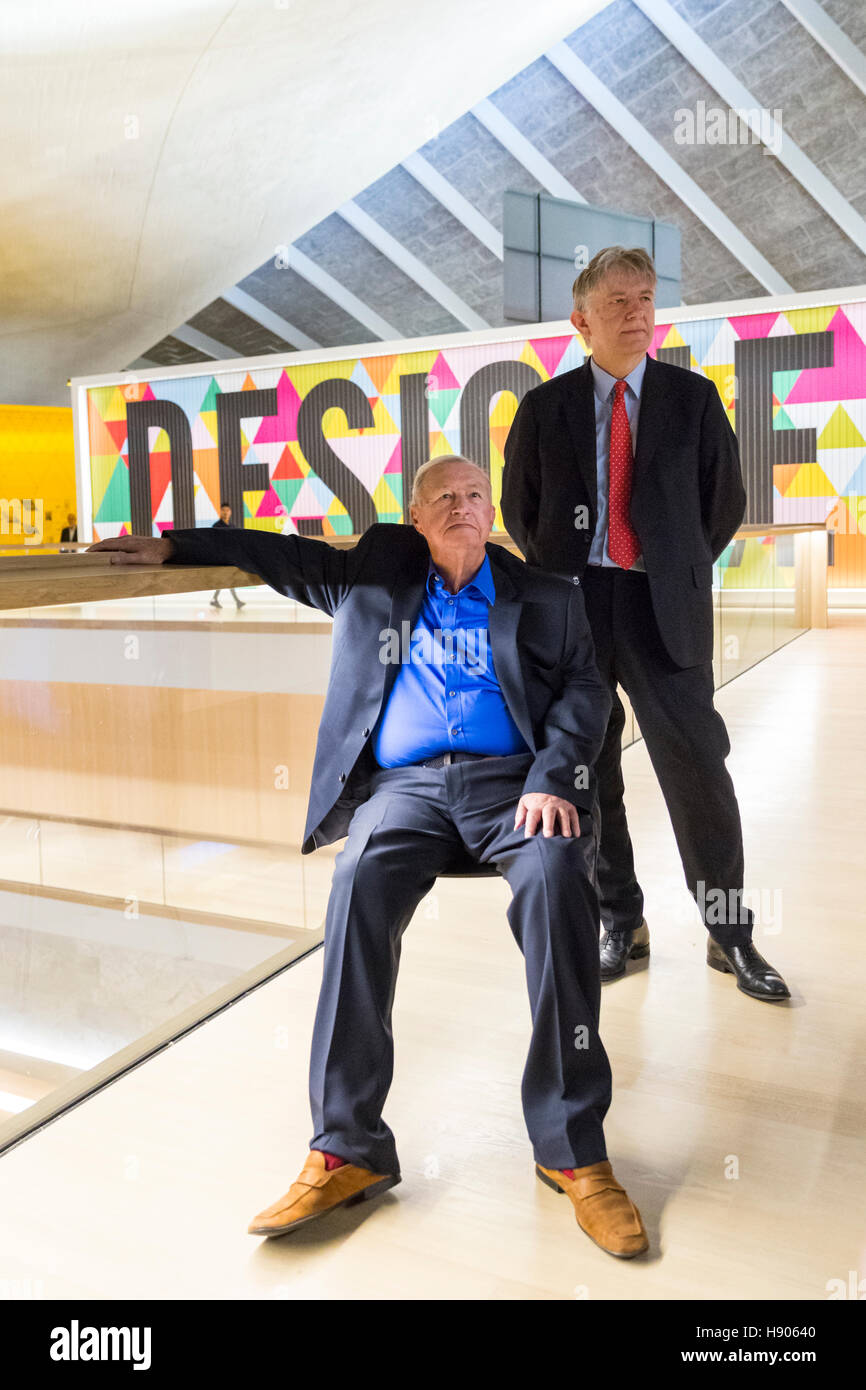 Sir Terence Conran, fondateur du Design Museum, avec Deyan Sudjic, directeur. Le Musée du Design ouvre sa nouvelle maison sur Kensington High Street au public le 24 novembre 2016, galerie avec Kensington, London, UK, 17 novembre 2016. Appuyer sur day pour l'ouverture du musée. Les espaces, une collection permanente, d'un restaurant et d'espaces événementiels © Imageplotter News et Sports/Alamy Live News Crédit : Imageplotter News et Sports/Alamy Live News Banque D'Images