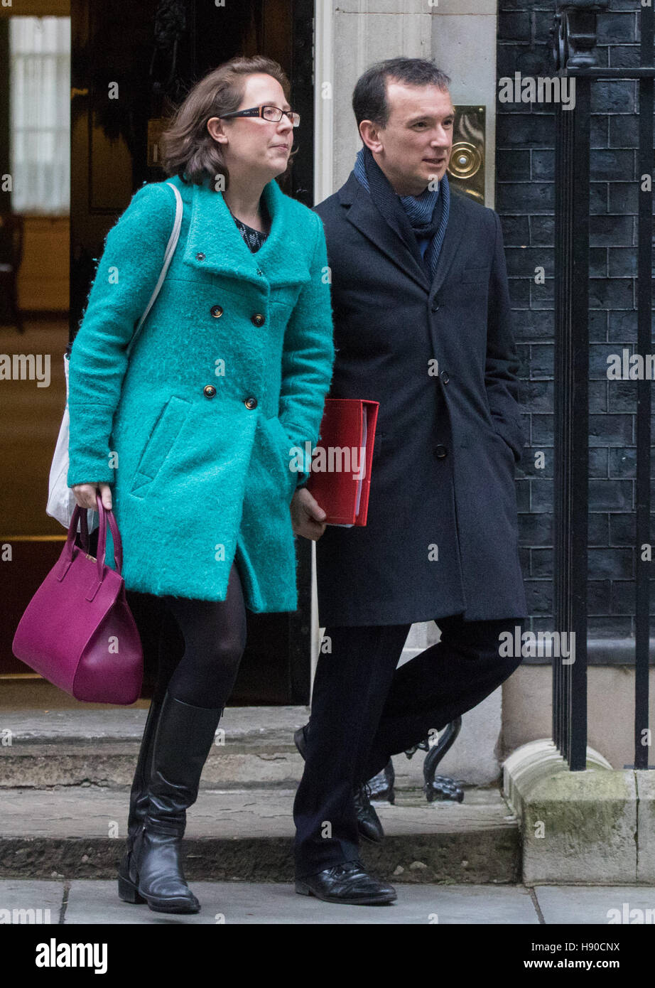 Downing Street, Londres, le 10 janvier 2017. Lord Privy Seal et leader de la Chambre des Lords Baronne Natalie Evans et gallois Alun Secrétaire quitte le Cairns UK hebdomadaire réunion du cabinet au 10 Downing Street comme la nouvelle législature commence. Crédit : Paul Davey/Alamy Live News Banque D'Images