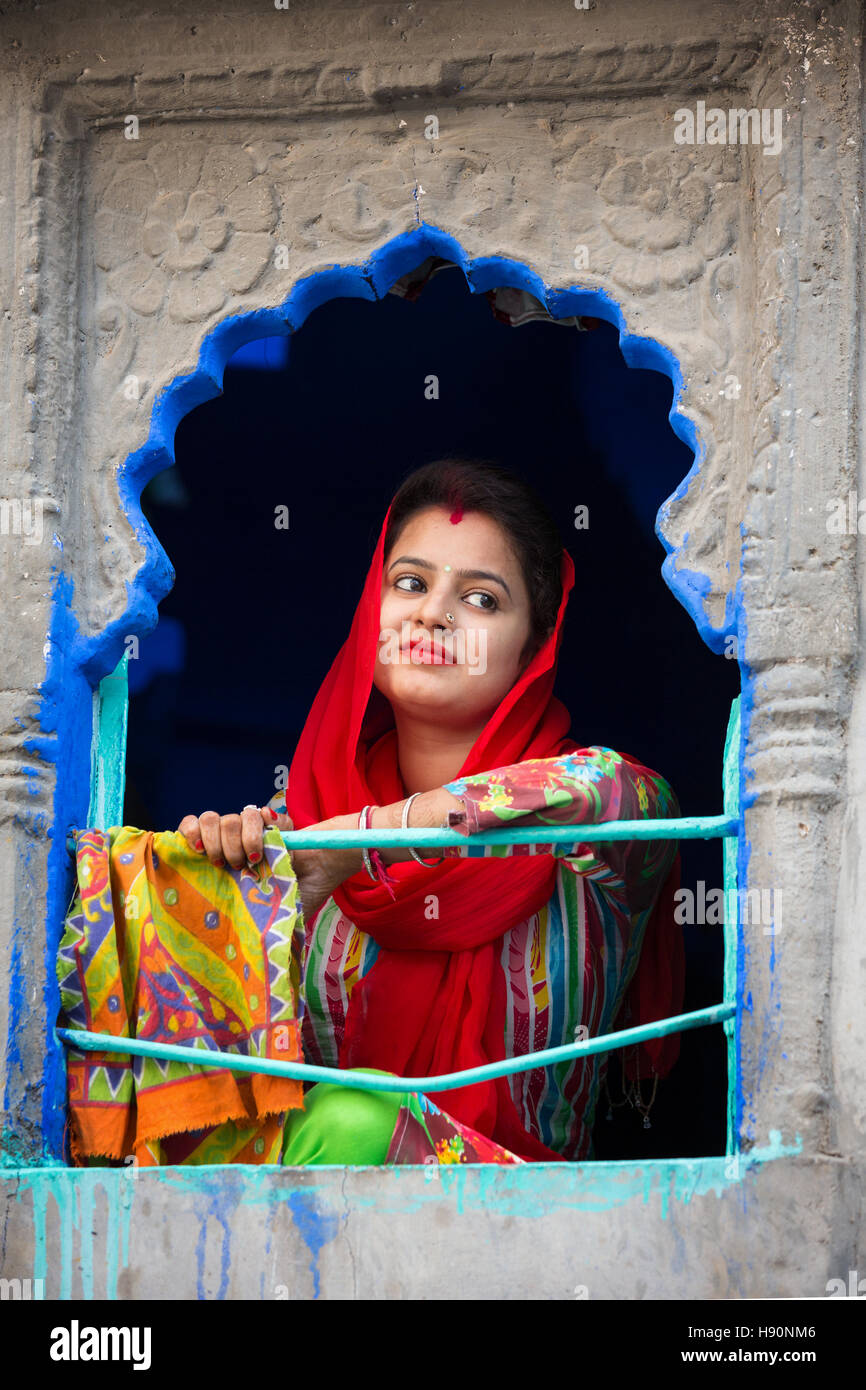 Femme en sari coloré, Jodhpur, Rajasthan, India Banque D'Images