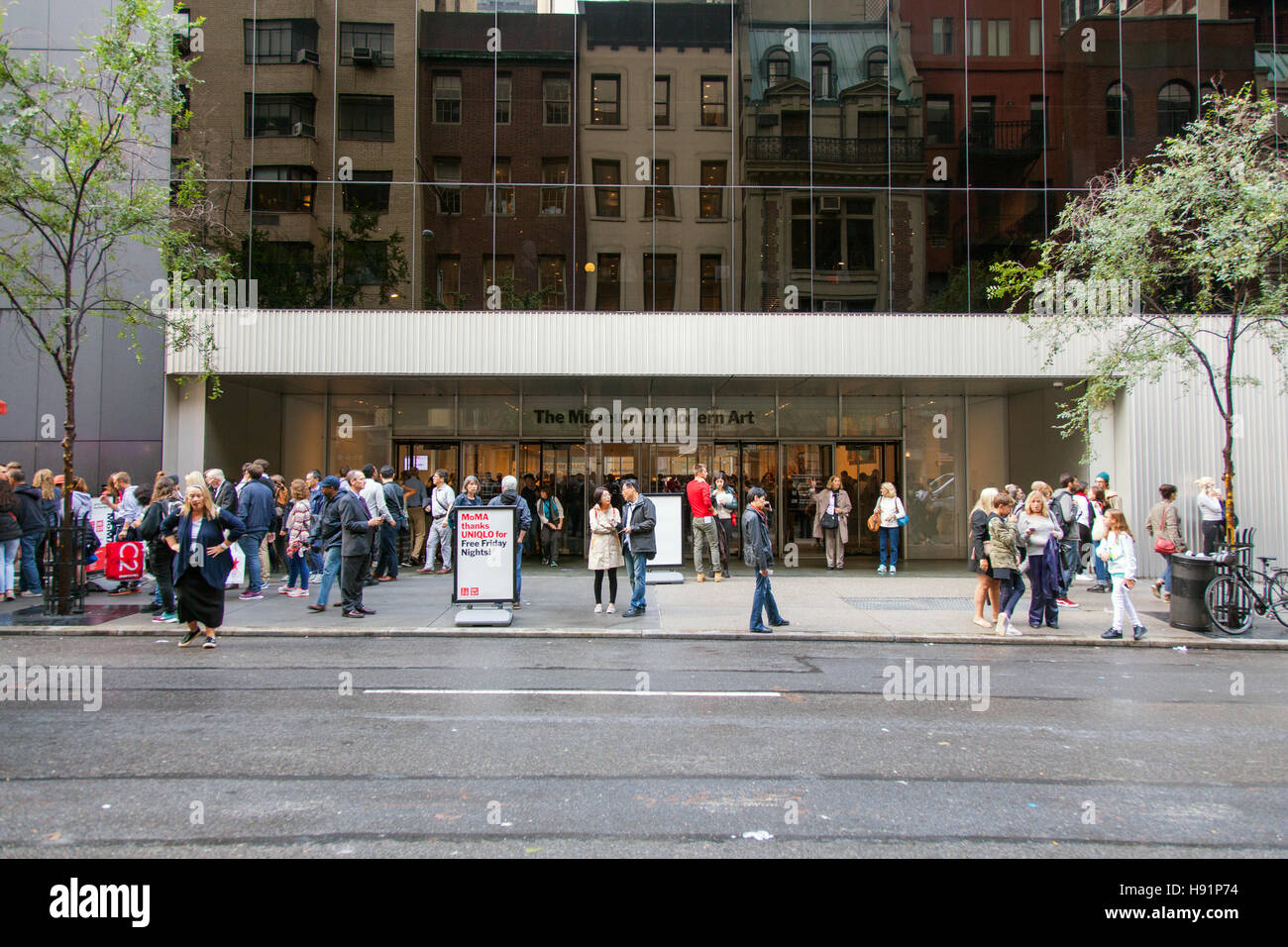 Le Musée d'Art Moderne MoMa entrée extérieure, Manhattan, New York City, États-Unis d'Amérique. Banque D'Images