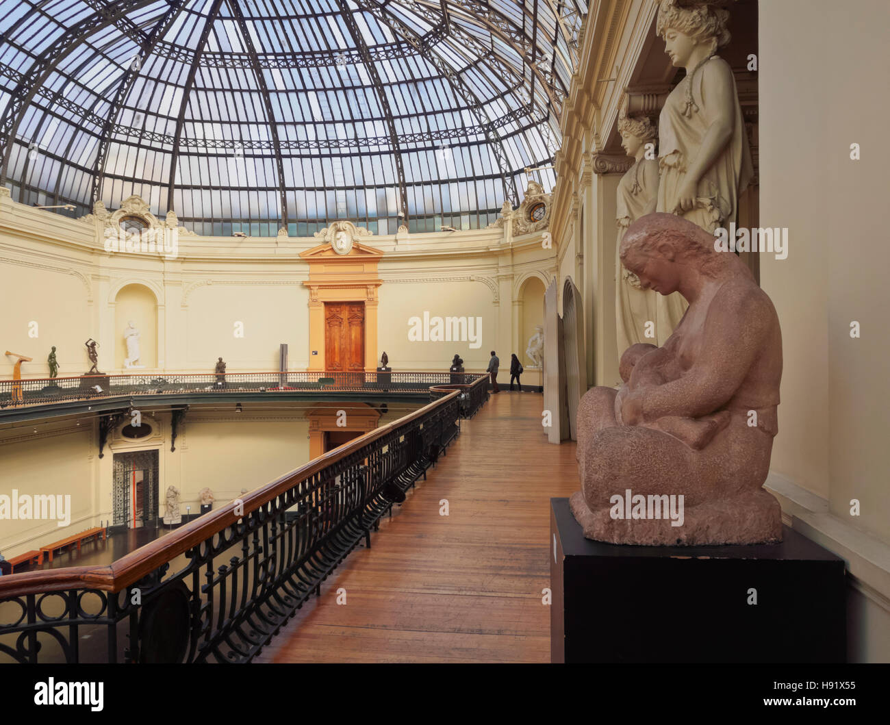 Le Chili, Santiago, Chili Vue de l'intérieur du Musée national des beaux-arts (MNBA). Banque D'Images