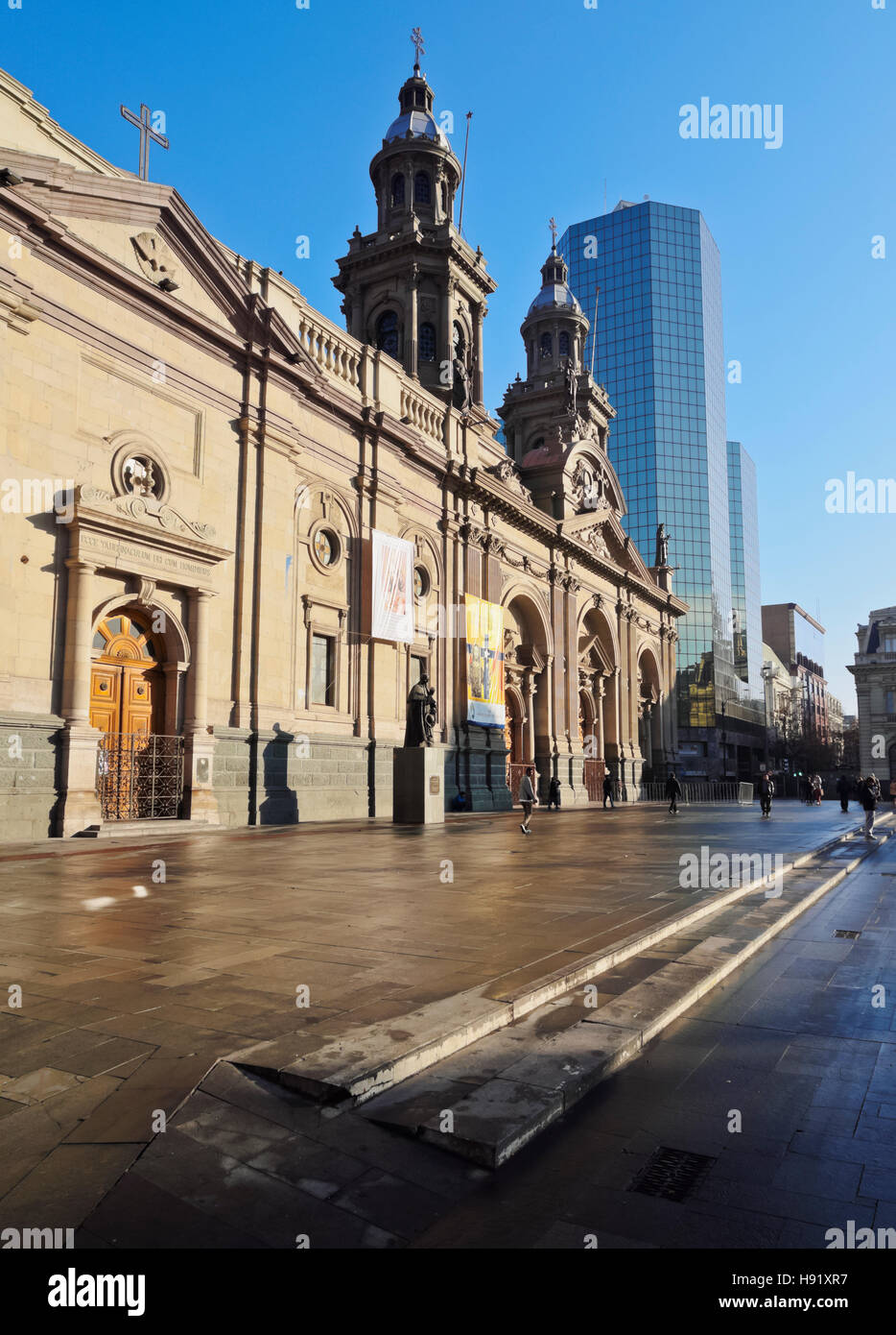 Le Chili, Santiago, vue de la Plaza de Armas et de la Cathédrale Métropolitaine. Banque D'Images