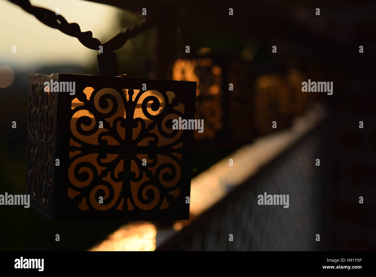 Forme carrée décorative phares sur un balcon terrasse Banque D'Images