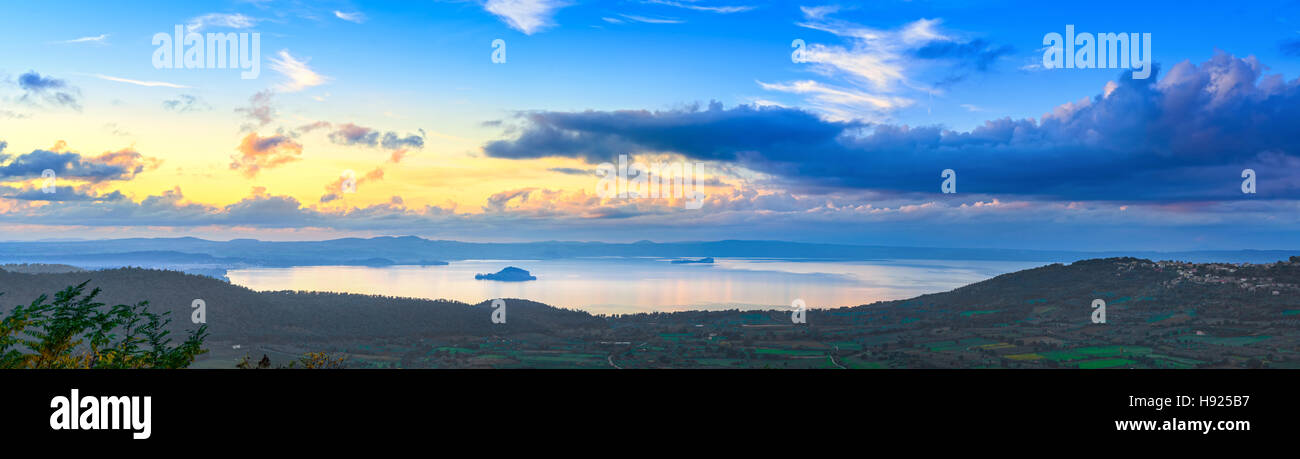 Antenne de Bolsena lac vue panoramique de Montefiascone, lazio, Italie. Banque D'Images