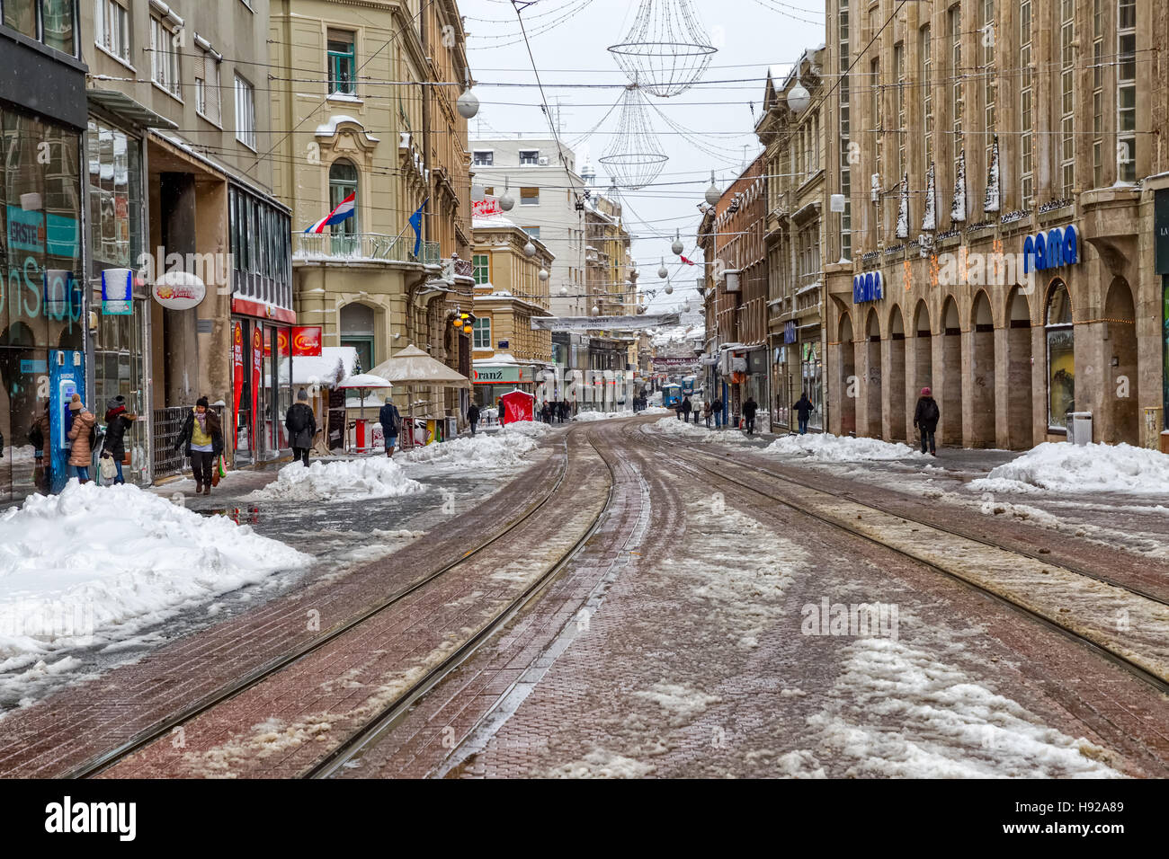 Zagreb Ilica dans la neige Banque D'Images
