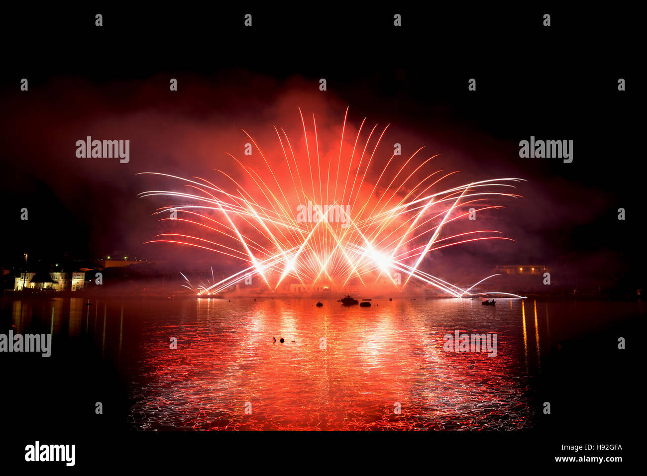 Beau feu d'artifice, Stella Maris Sliema, Malte Banque D'Images