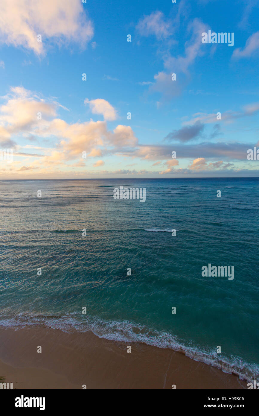 Lever du soleil, Diamond Head, la plage de Waikiki, Oahu, Hawaii Banque D'Images