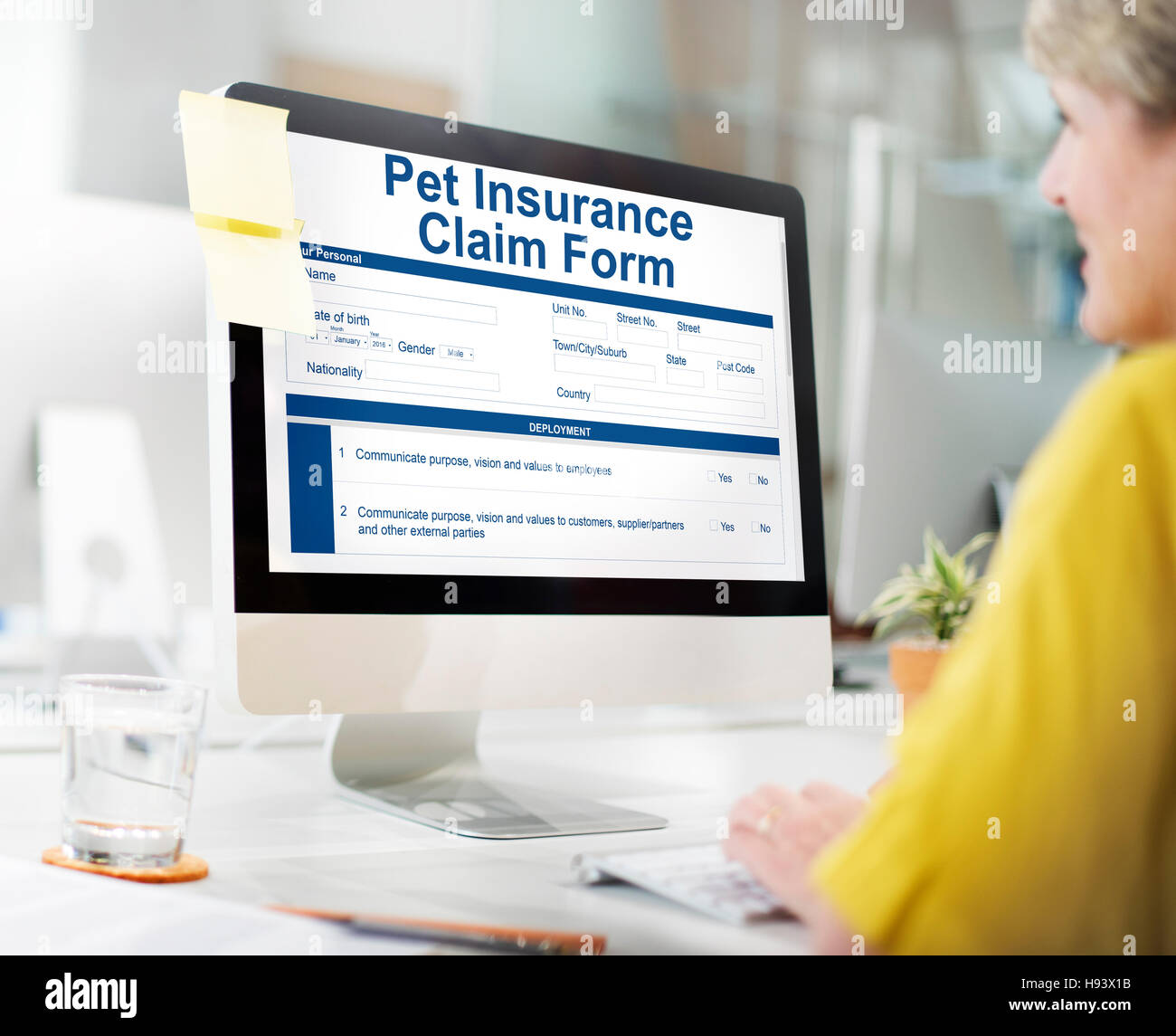 Formulaire de demande d'assurance pour animaux de compagnie Concept Banque D'Images