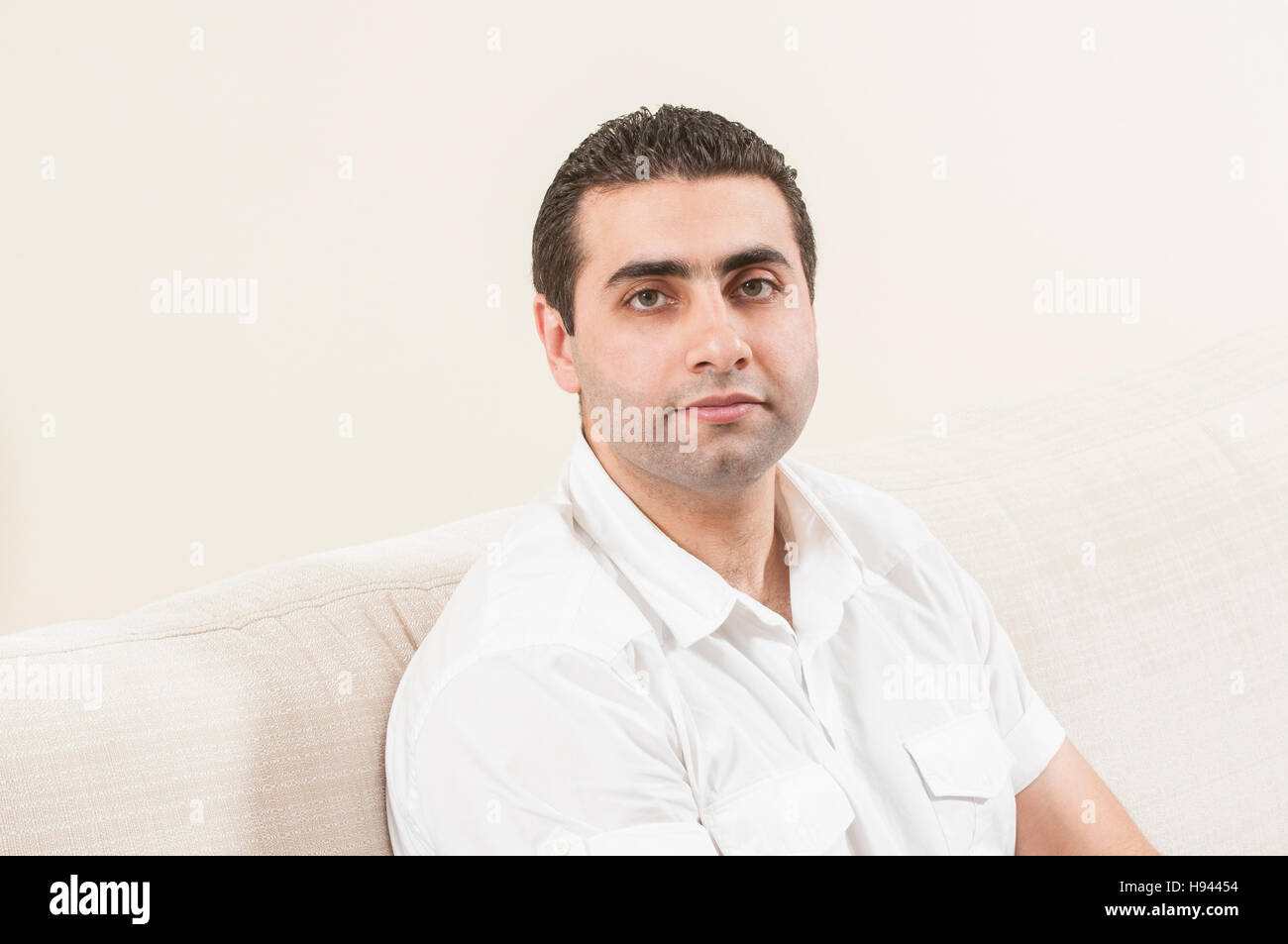 Portrait d'un homme à l'intérieur du Moyen-Orient Banque D'Images