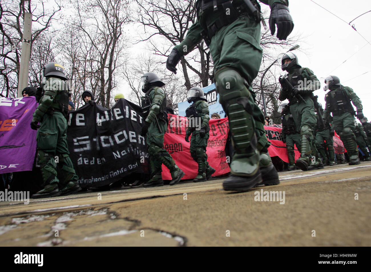 Participants à un gauchiste a provoqué des émeutes de protestation pendant la 13 mars février commémorative à Dresde, Saxe, Allemagne Banque D'Images