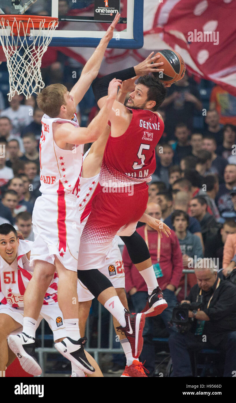 Belgrade, Serbie. 17 novembre, 2016. Nate Wolters (L) de stade Crvena Zvezda Belgrade MTS en action contre Alessandro Gentile (R) de l'EA7 Emporio Armani Milan 2016/2017 durant la saison régulière de l'EuroLeague Turkish Airlines 8 Ronde match entre le stade Crvena Zvezda Belgrade MTS ET EA7 Emporio Armani Milan Kombank Arena le 17 novembre 2016 à Belgrade, Serbie. Credit : Nikola Krstic/Alamy Live News Banque D'Images