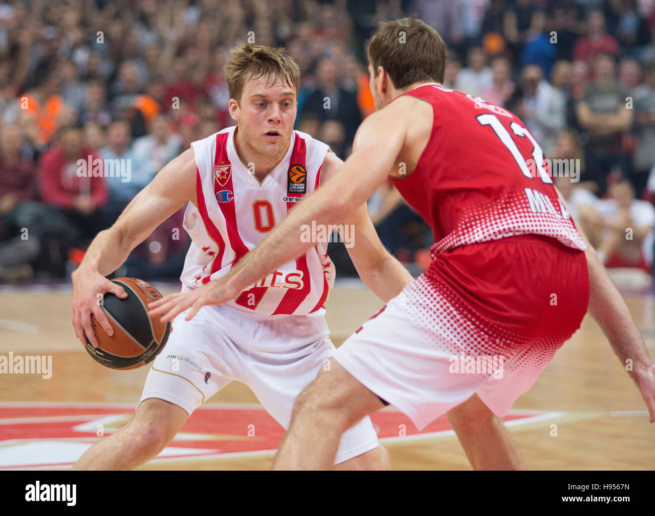 Belgrade, Serbie. 17 Novembre 2016 : Nate Wolters de Crvena Zvezda Belgrade MTS en action au cours de la Turkish Airlines EuroLeague 2016/2017 Saison régulière Journée 8 match entre le stade Crvena Zvezda Belgrade MTS ET EA7 Emporio Armani Milan Kombank Arena le 17 novembre 2016 à Belgrade, Serbie. Credit : Nikola Krstic/Alamy Live News Banque D'Images