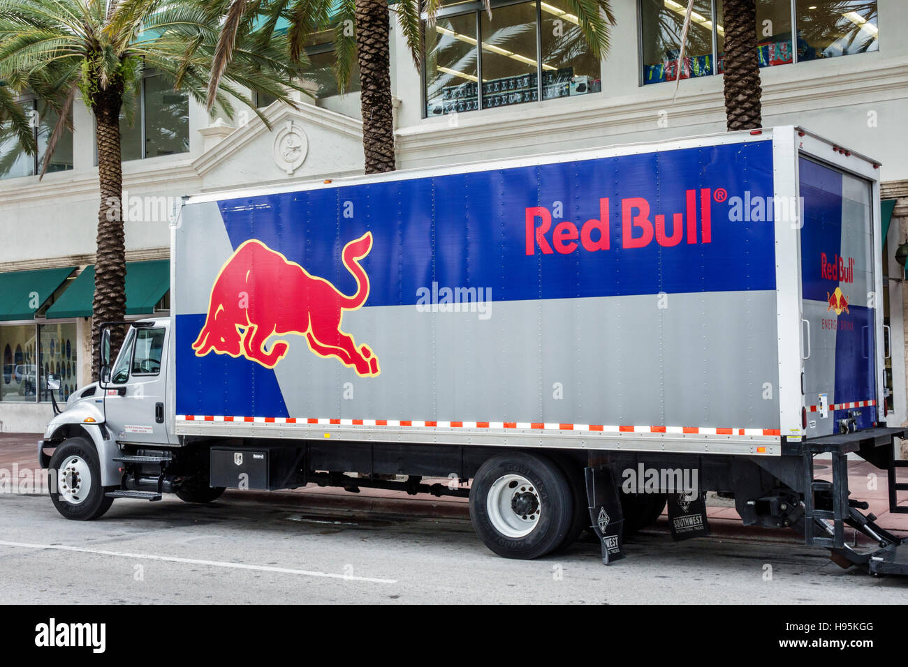 Miami Beach Florida,Red Bull,camion de livraison,van,camion,logo,les visiteurs voyage visite touristique touristique sites touristiques culture culturelle, vacances Banque D'Images
