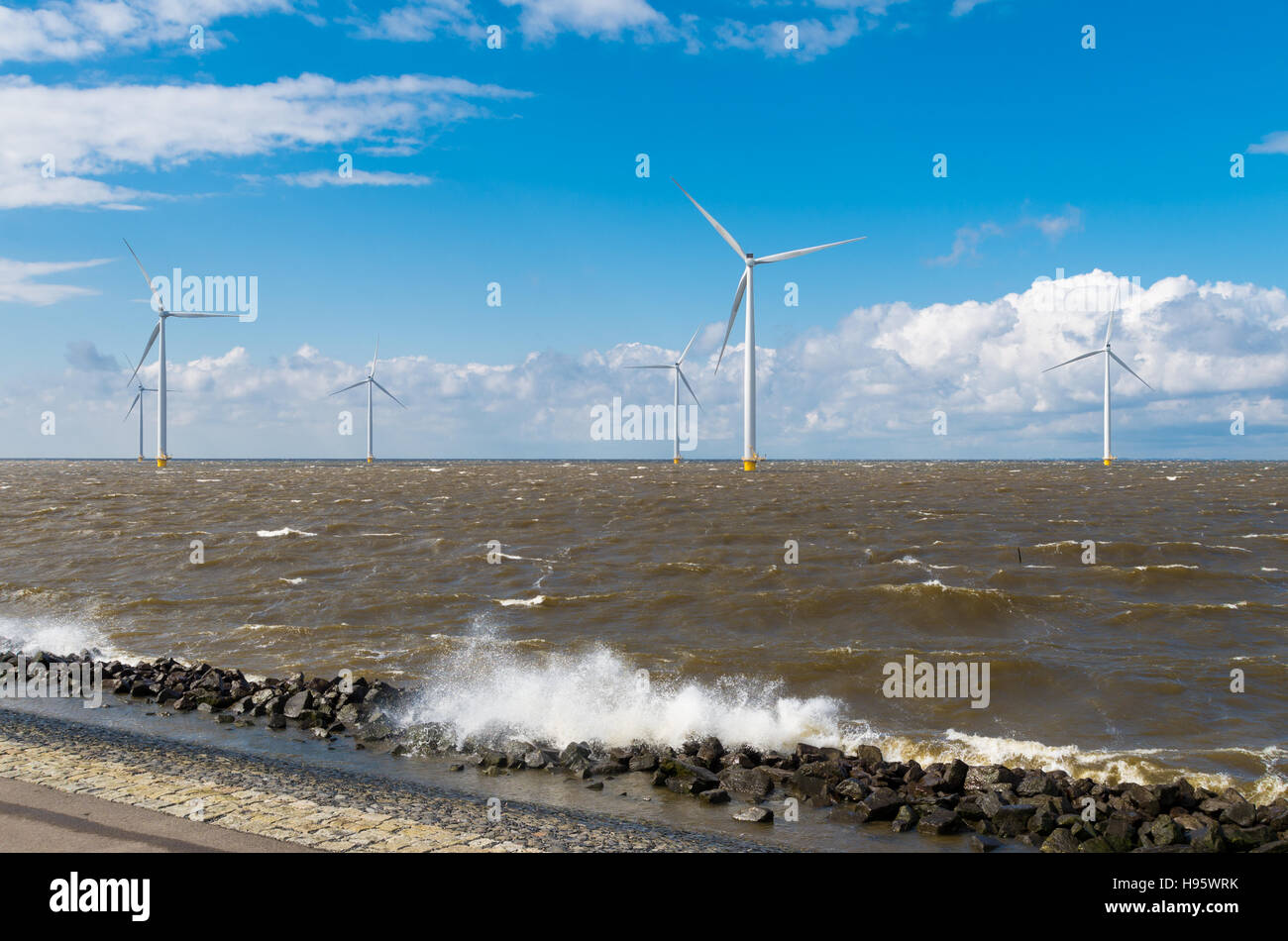 Ferme éolienne offshore aux Pays-Bas Banque D'Images